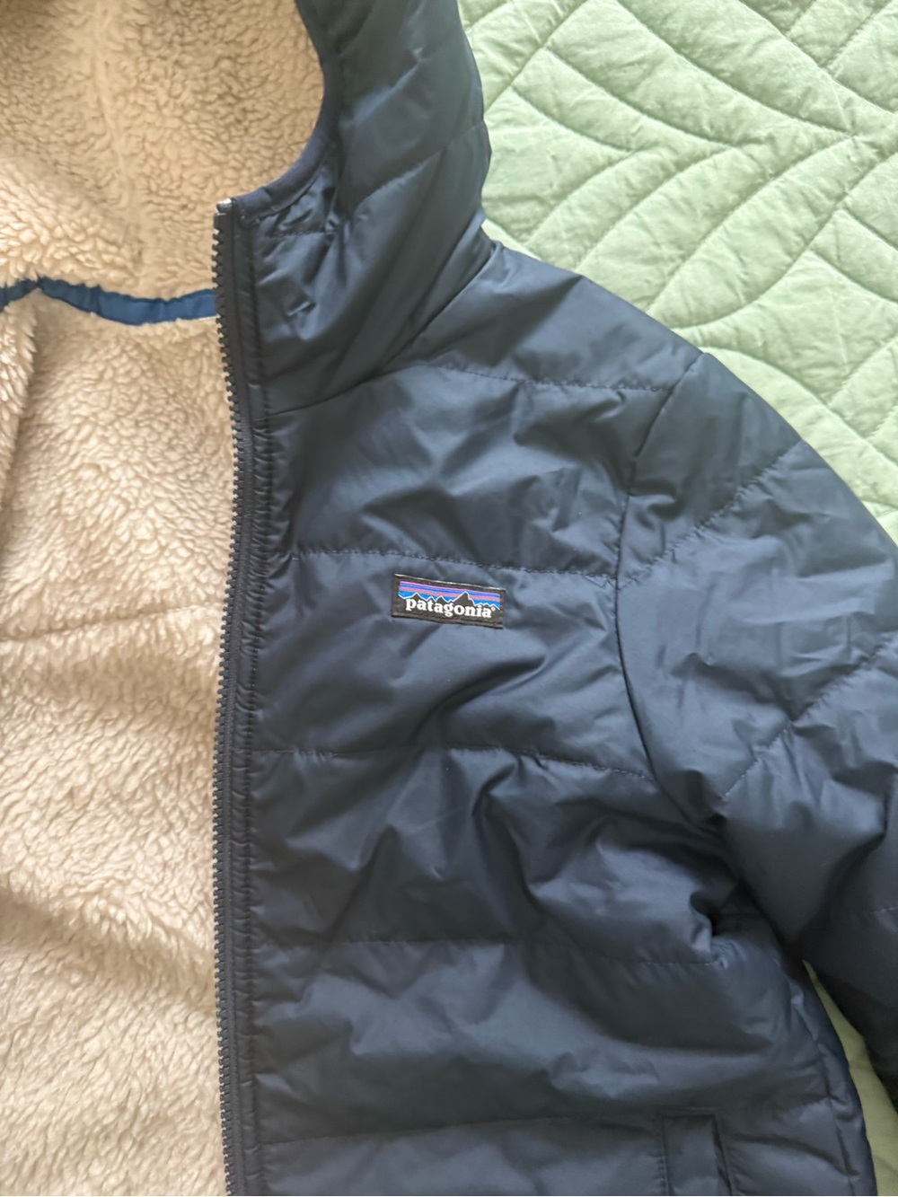 Reversible Patagonia Kids Navy Blue Puffer Jacket with Hood - Picture 3 of 4